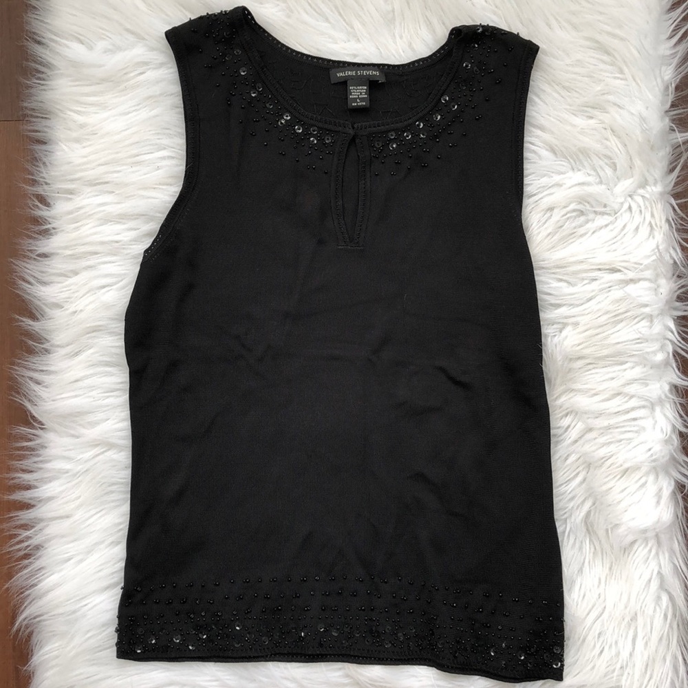 Embroidery key hole tank top